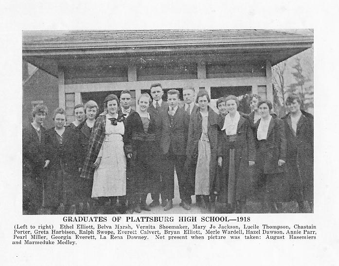 Group photo of  the Class of 1918